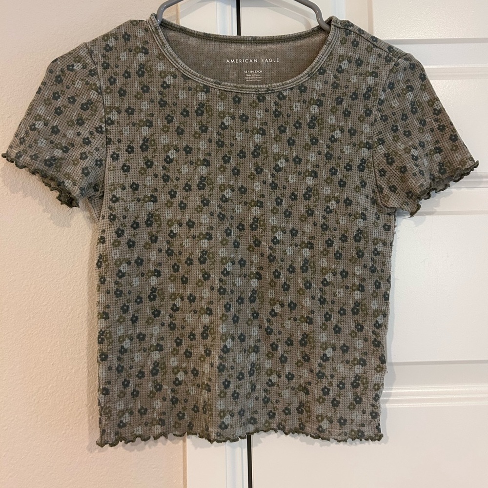 American Eagle Outfitters Olive Floral Short Sleeve Top